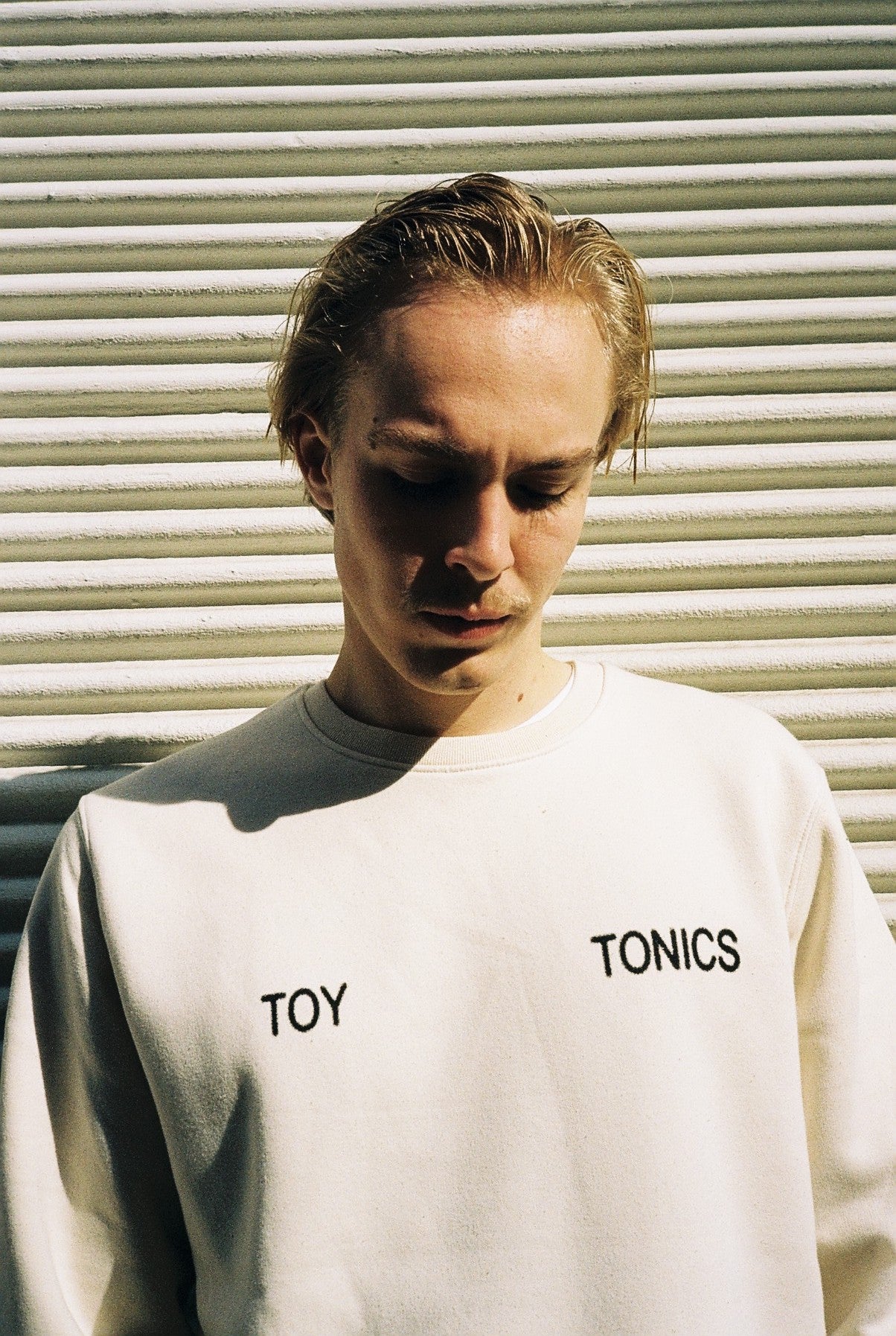 Toy Tonics sprayed Sweater – beige